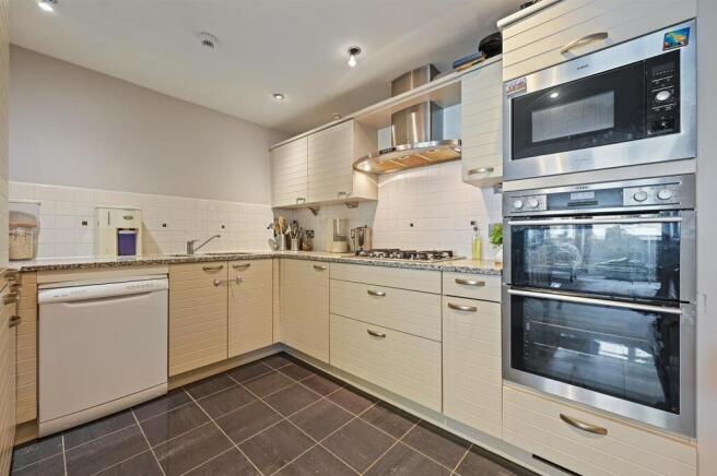 OC - Flat 2, Viceroy Court - Kitchen3 (1).jpg