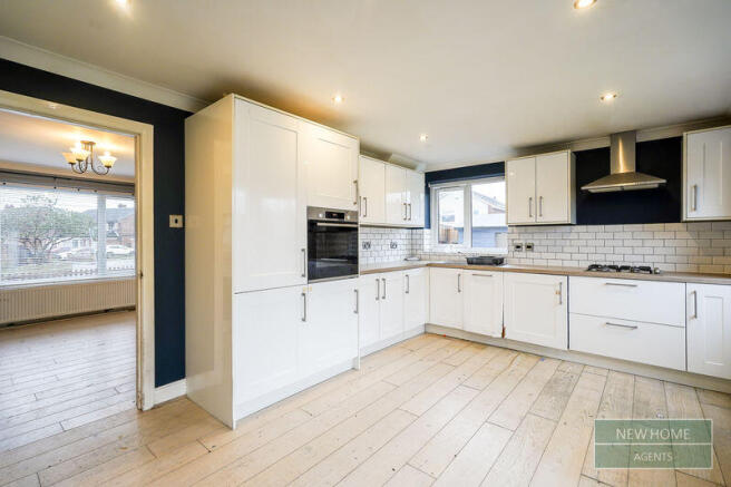 3 bed Semi-Detached for sale Image 3