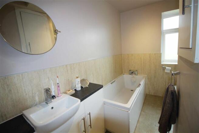 FAMILY BATHROOM