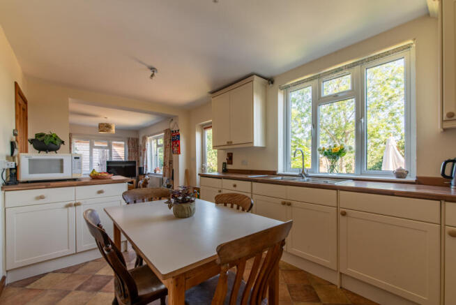 Nuttingtons, Leckhampstead, Newbury, West Berkshire, RG20 8QL photo 4