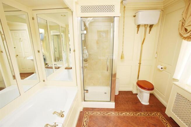 BATHROOM/W.C.