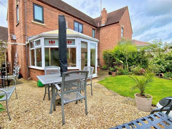 garden to house