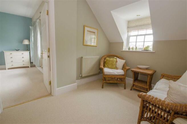 FIRST FLOOR LANDING