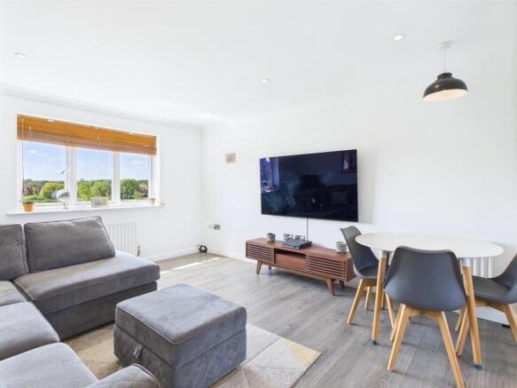 CAM01909G0-PR0341-STILL012