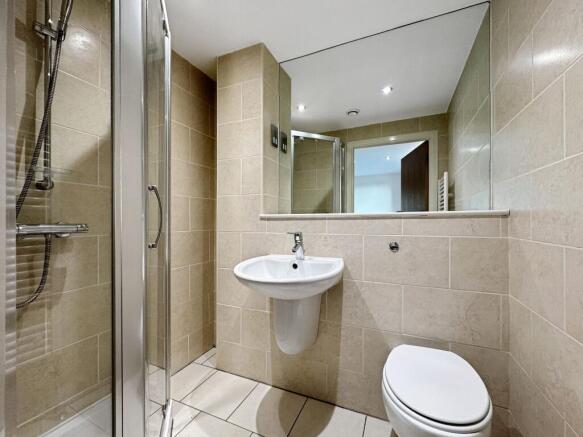 2 bed Apartment to rent Image 9