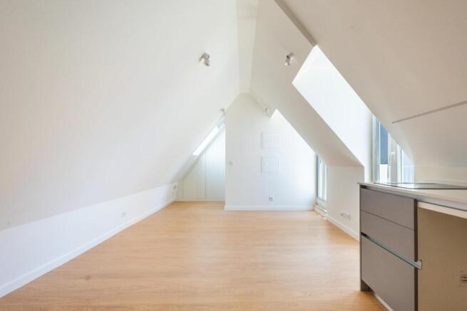 Contemporary Studio Apartment in the Heart of Lisb