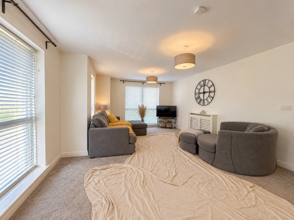 Ground floor apartment in Leybourne Chase, ME19 5GJ photo 2