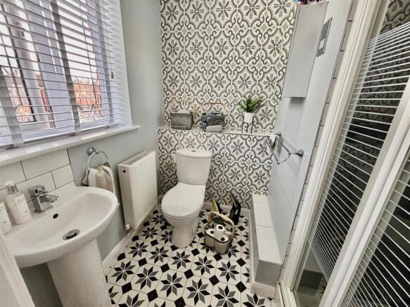 Shower Room/En Suite