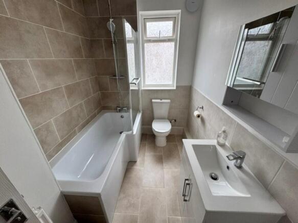 2 bed Terraced to rent Image 4