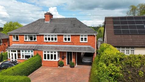 New Close Avenue, Forsbrook, ST11