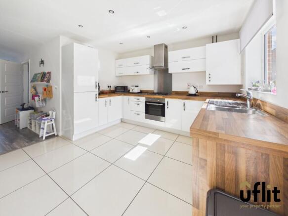 4 bed Semi-Detached for sale Image 7