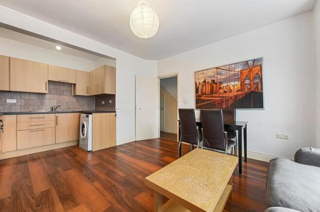 LR - Flat 1, 54 Grampian Gardens - 7 (1).jpg