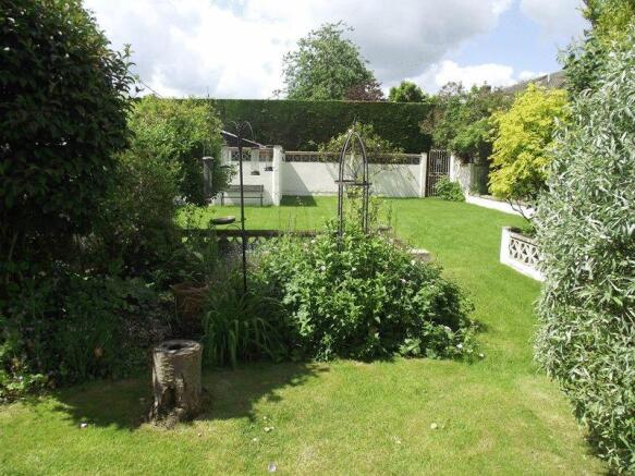 Garden - Photo 3