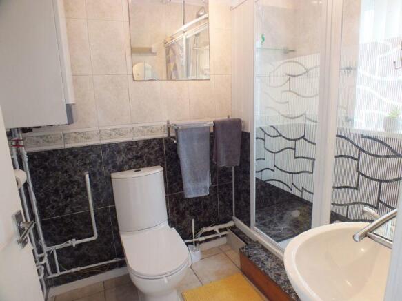 SHOWER ROOM