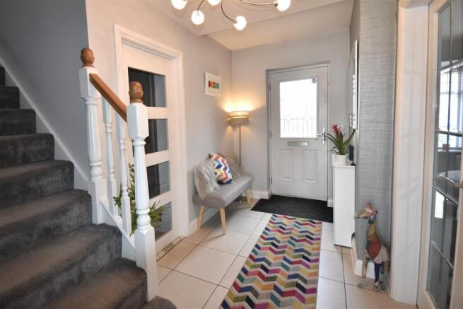 5 bed Detached for sale Image 7