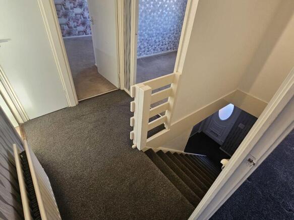 2 bed Flat to rent Image 7