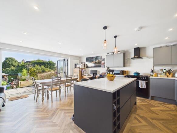 CAM02023G0-PR0209-STILL024