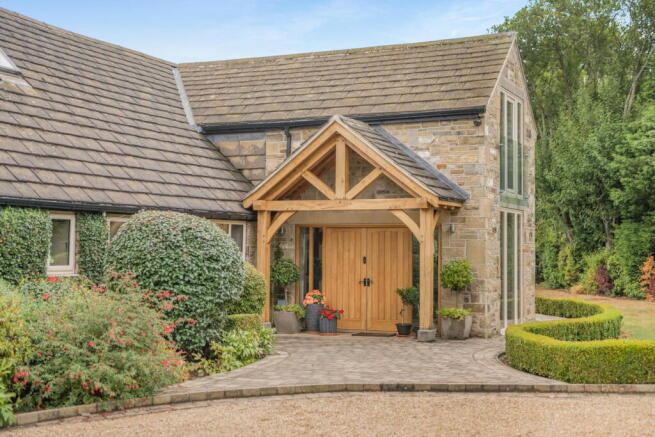 5 bed Detached for sale Image 4