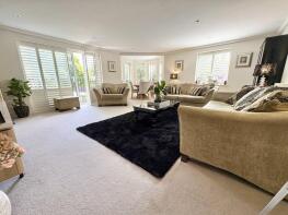 Flat 6, 50 Radley Hall, Kings Avenue, Poole BH14 9QJ
