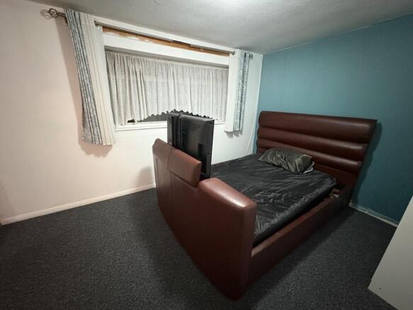 media-17613464658...