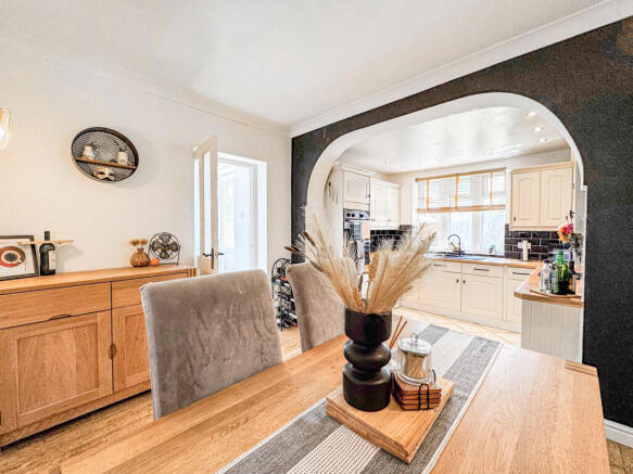 3 bed Semi-Detached for sale Image 8
