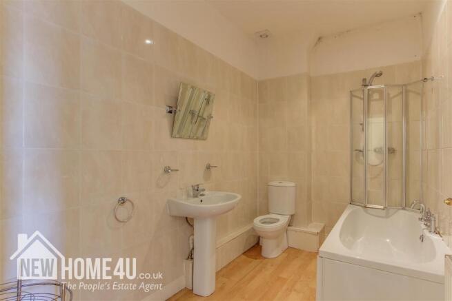 FAMILY BATHROOM: