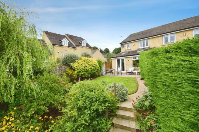 3 bed Semi-Detached for sale Image 4