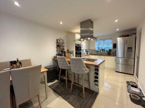 KITCHEN / DINING ROOM