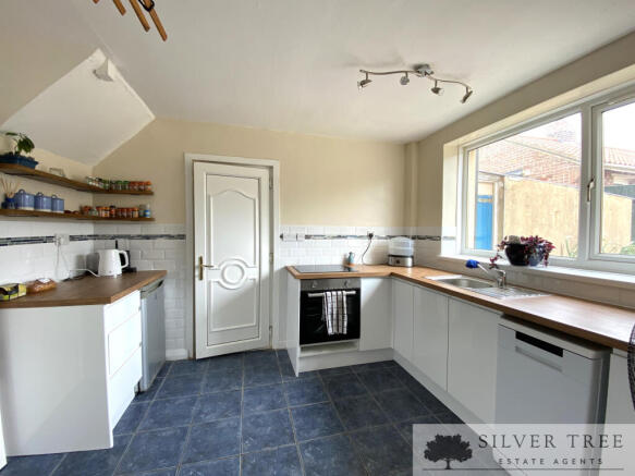 3 bed Semi-Detached for sale Image 6