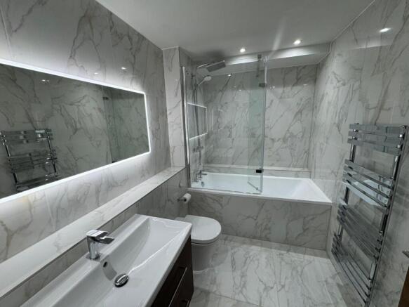 2 bed Flat to rent Image 12