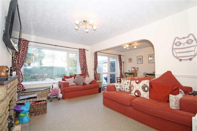 LIVING/DINING ROOM