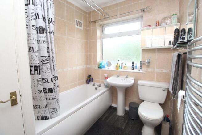 Family Bathroom / WC