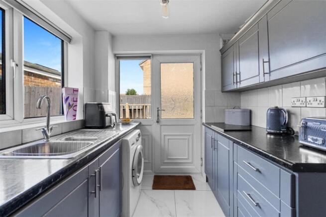 3 bed Semi-Detached for sale Image 6