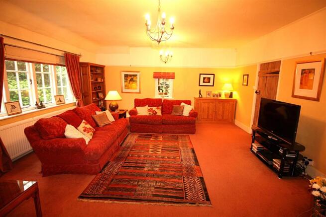 sittingroom11.JPG