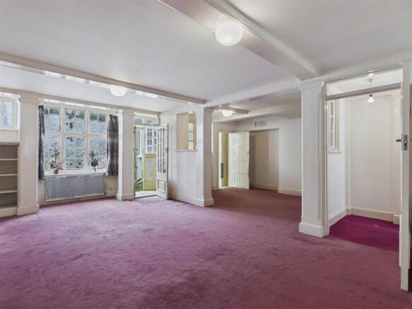 Lounge/Dining Room