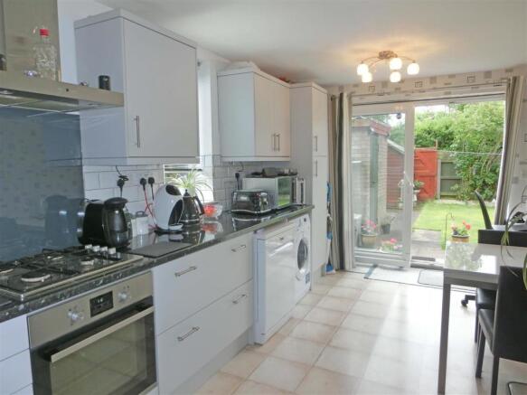 MODERN KITCHEN DINER