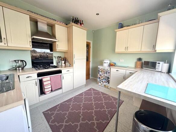 2 bed Semi-Detached Bungalow for sale Image 5