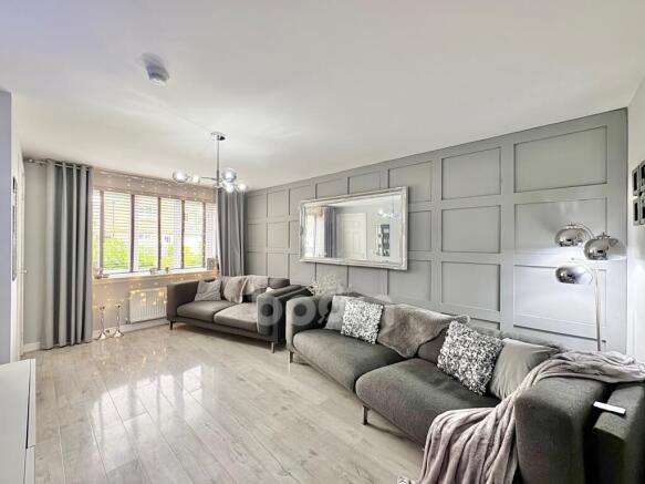 Annickbank Wynd, Irvine lounge shot