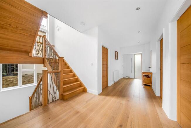 5 bed Detached for sale Image 5