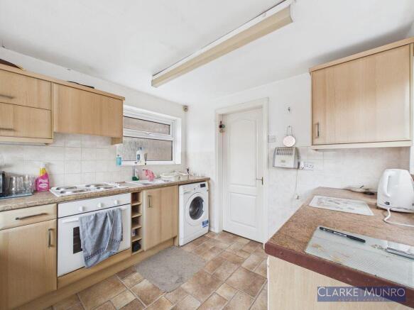 3 bed Semi-Detached for sale Image 6