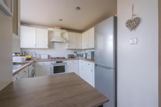4 bed Semi-Detached for sale Image 5