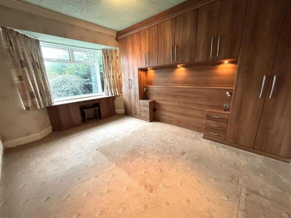 2 bed Semi-Detached Bungalow for sale Image 6