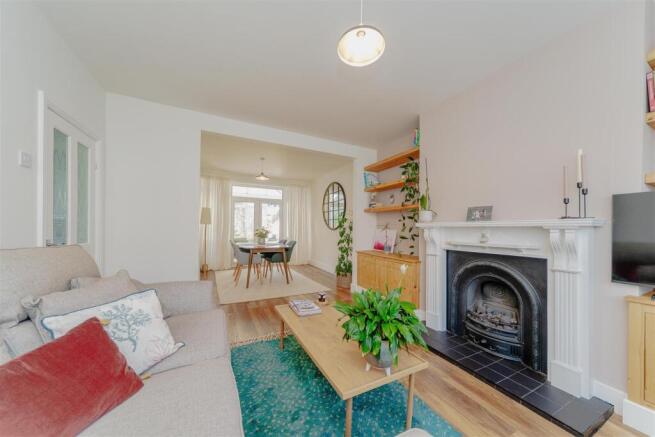 Lounge/Dining Room