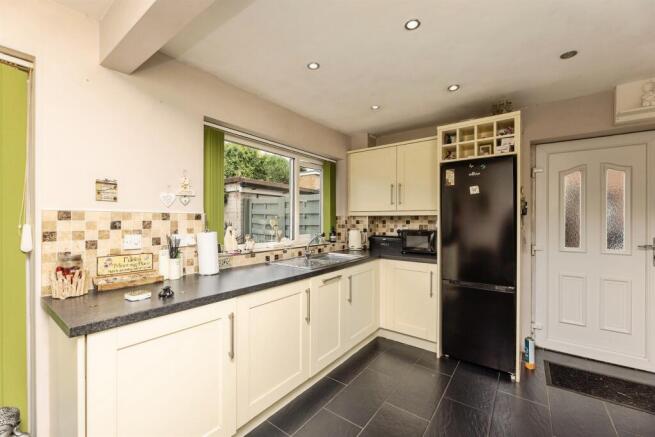 3 bed Semi-Detached for sale Image 7
