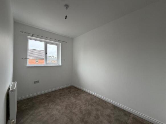 3 bed Semi-Detached to rent Image 11