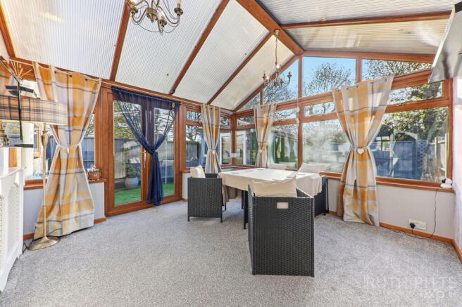 4 bed Semi-Detached for sale Image 12