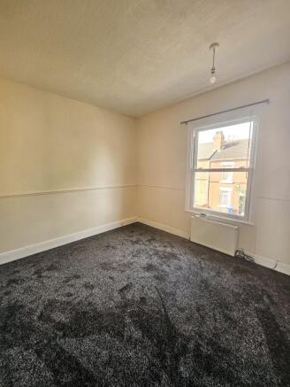2 bed Terraced to rent Image 5