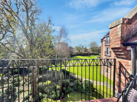 2 bed Apartment for sale Image 12