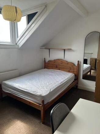 6 bed House to rent Image 4