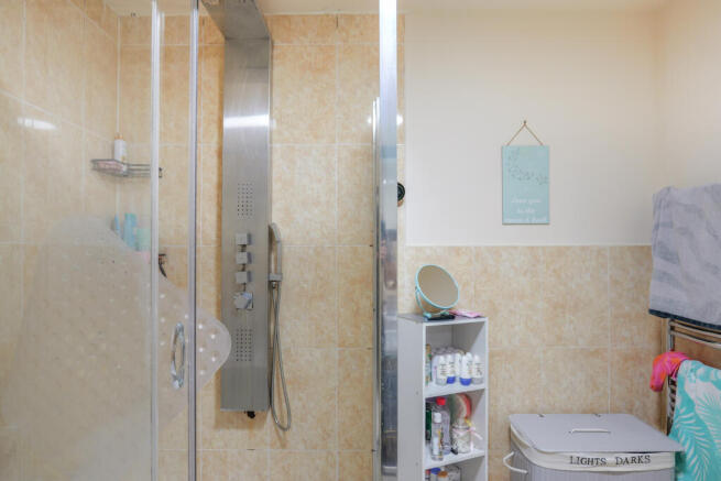 2 bed Flat for sale Image 8